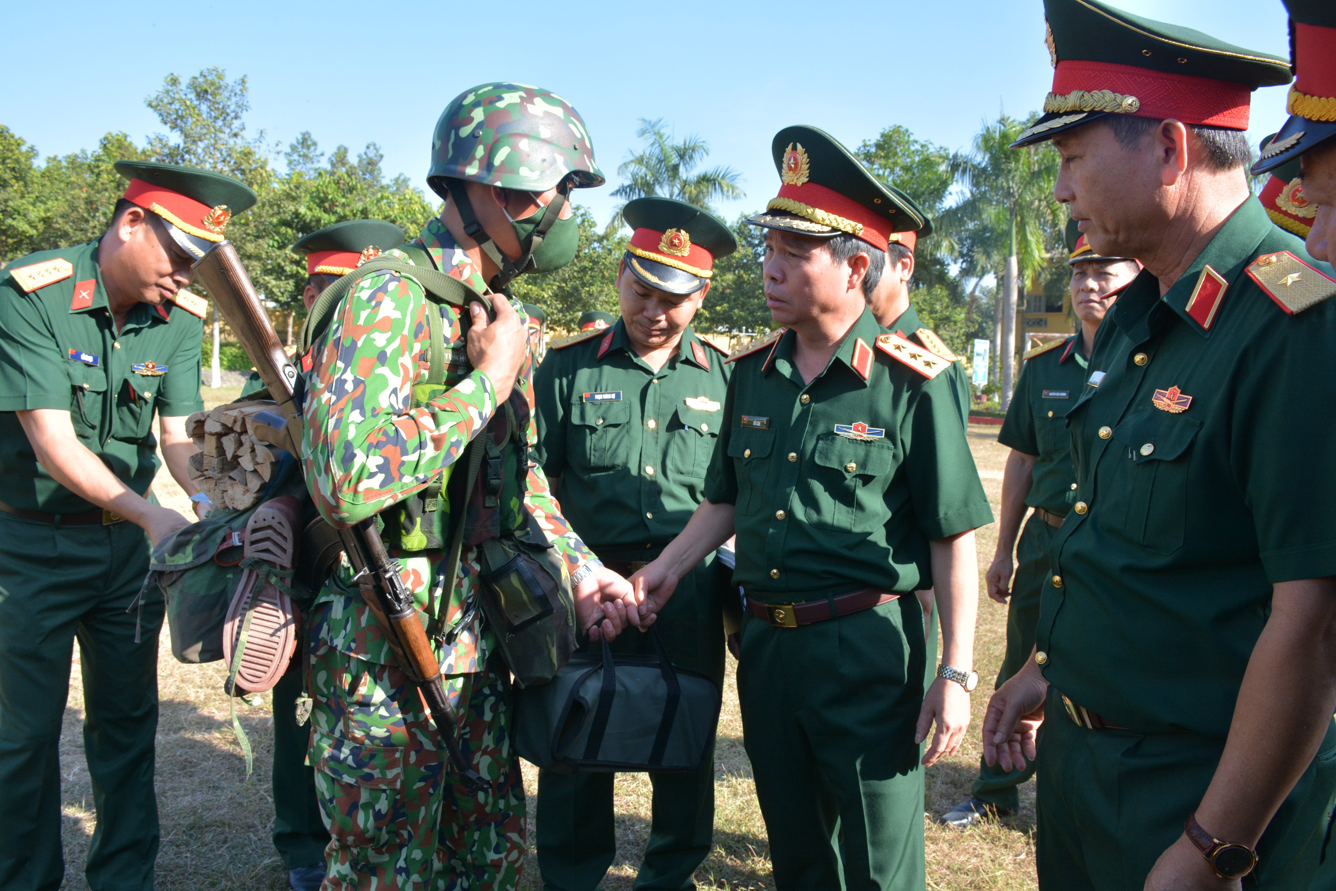 Đoàn công tác Bộ Quốc phòng kiểm tra công tác SSCĐ và đón Tết nguyên đán tại Sư đoàn 309